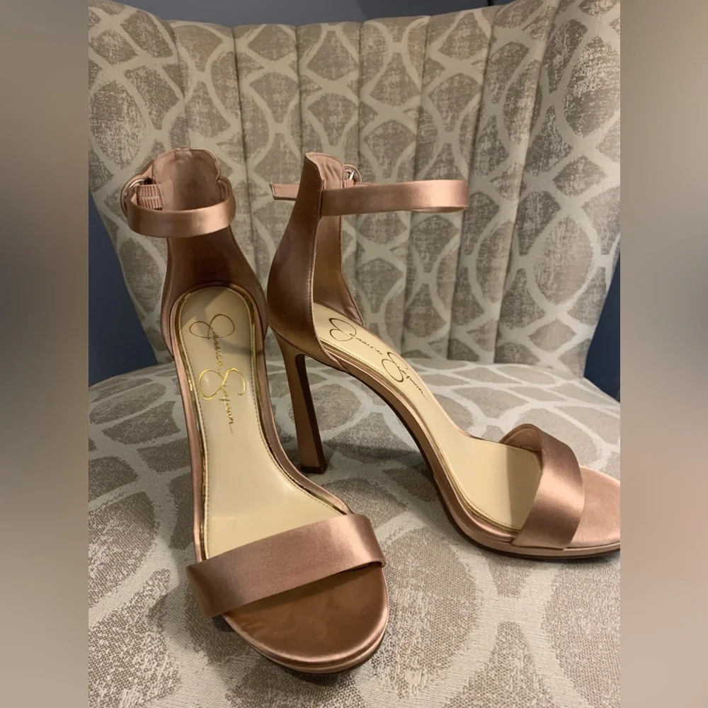 Jessica Simpson Champagne colored high heels - Picture 1 of 10